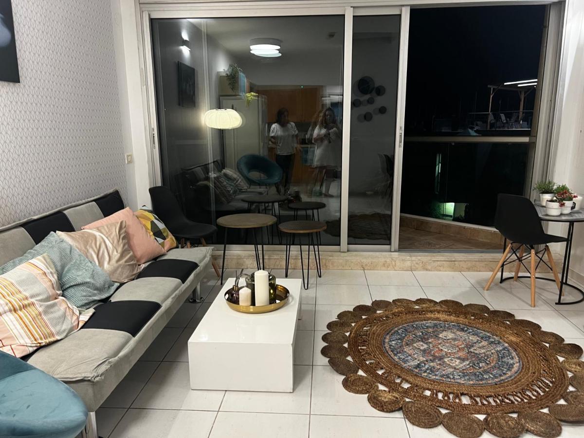 Charming Apartment With Sea View At Marina Village Herzliya Exterior photo
