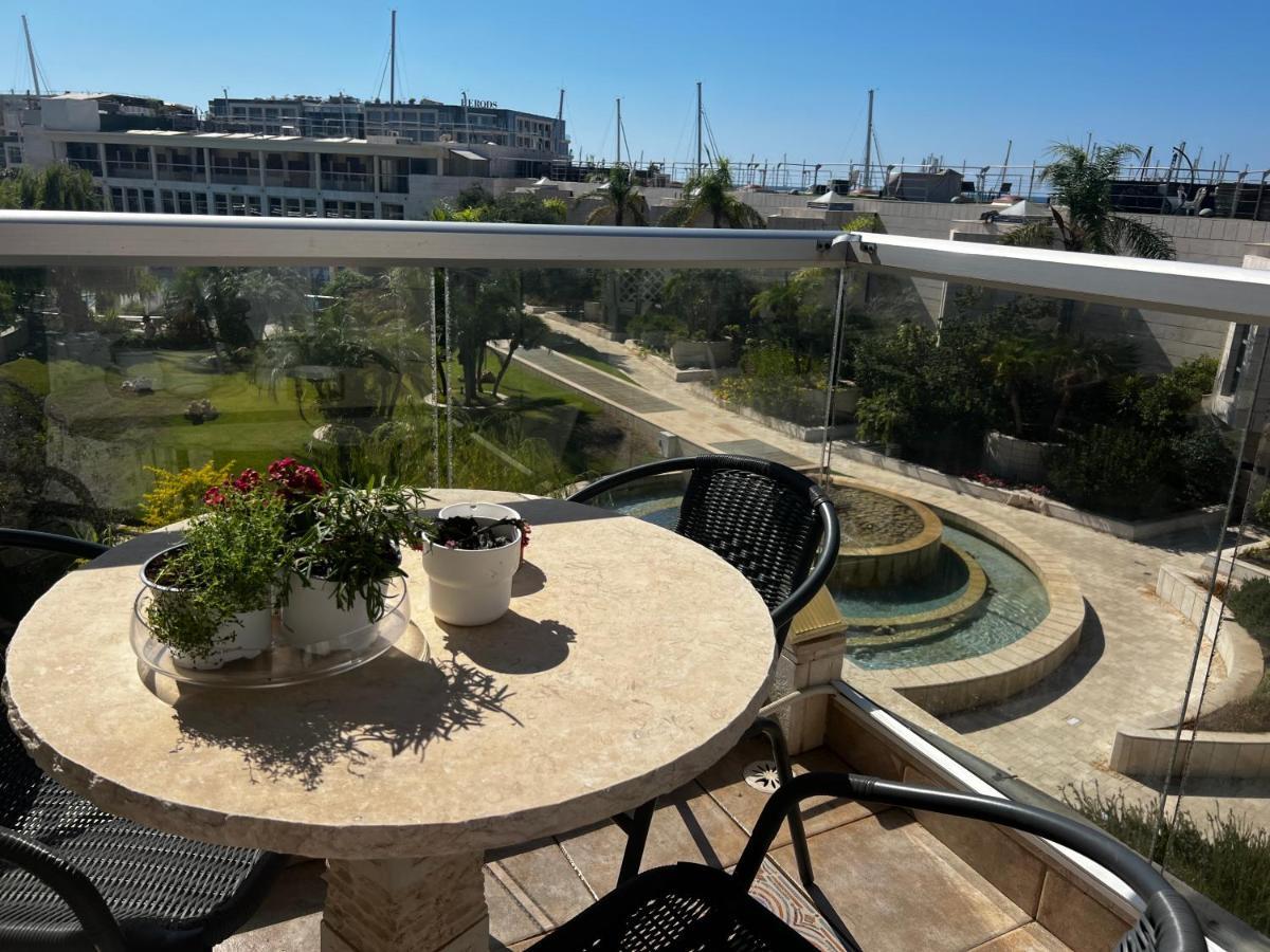 Charming Apartment With Sea View At Marina Village Herzliya Exterior photo