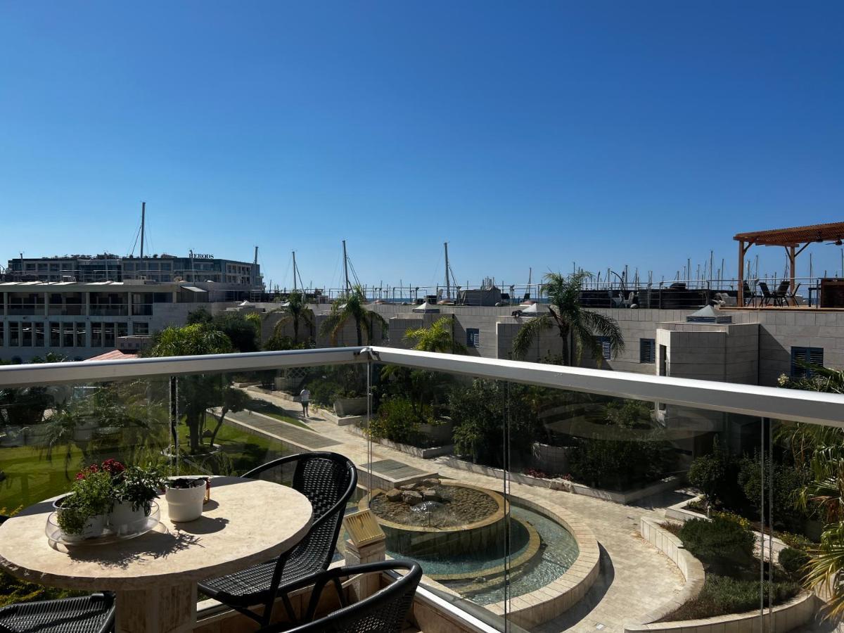 Charming Apartment With Sea View At Marina Village Herzliya Exterior photo