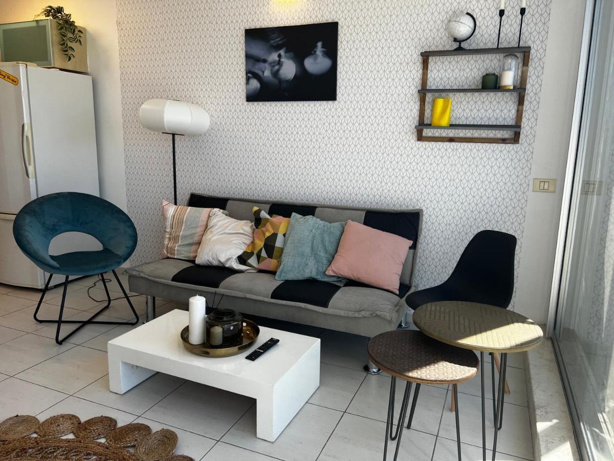 Charming Apartment With Sea View At Marina Village Herzliya Exterior photo