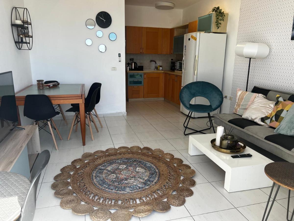 Charming Apartment With Sea View At Marina Village Herzliya Exterior photo